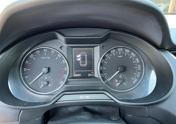 Skoda Octavia cena 47500 przebieg: 247348, rok produkcji 2015 z Gogolin małe 67